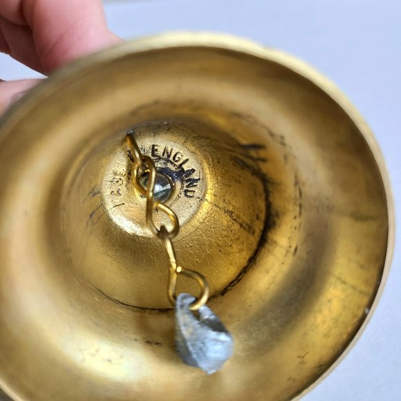 Warwick Castle brass dinner bell with bear. - Picture 7 of 7